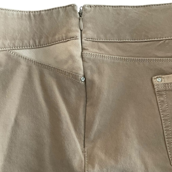 WHITE HOUSE BLACK MARKET Women’s Pants Skinny Leg Size 8R - Picture 4 of 9